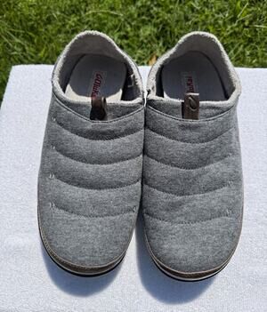 OluKai Men's Gray Slip-On Slippers Size 10 Cushioned Comfort Rubber Sole